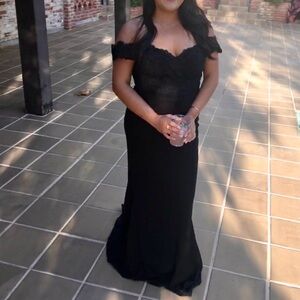 Black Lace Mermaid Bridesmaid Gown